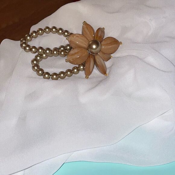 Beautiful Beaded Flower Bracelet - Picture 2 of 4